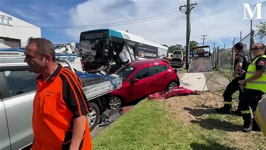 Bus Crash Unanderra