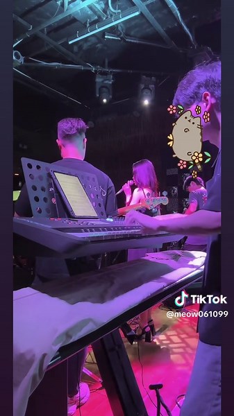 FlashLight-live band #tiktoklive #piano #fyp #music #liveband #flashlight