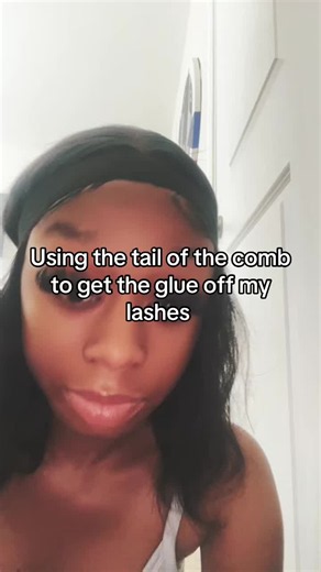 Quick Lash Glue Removal Hack Using Comb Tail
