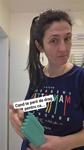 250 reactions · 6 comments | O data la 5 ani mi-am indreptat parul  pentru ca m-am vopsit cand am fost in Romania si nu am avut la mine produsele mele pentru par carliontat.. nu se mai intampla prea curand, nu prea ma recunosteam in oglinda 藍藍 #curlyhair #curlygirl #lovemyhair | Laura Kerekes | Facebook