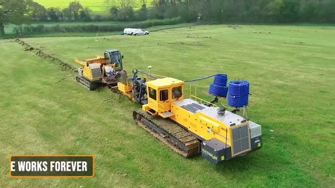 Watch Amazing Speed and Power of Advanced Tree-Cutting Chainsaws