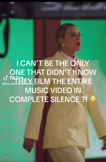 that would’ve been so awkward 😭😭 #taylorswift #fypシ #swifttok #musicvideo #awkward