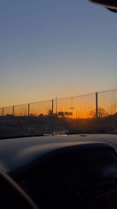 Me dice que me ama con un amanecer Lo dice todos los días ❤️ | Frases cristianas