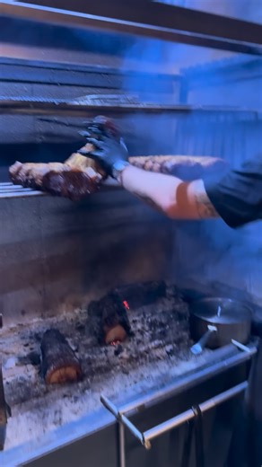 Foodporn ™ on Instagram: "Here is how they cook Steak in Australia with @piratelife.southmelbourne 🥩 Australian beef is some of the best in the world and this is how they prep their steaks! #steak #bbq #cooking #chef #meat"