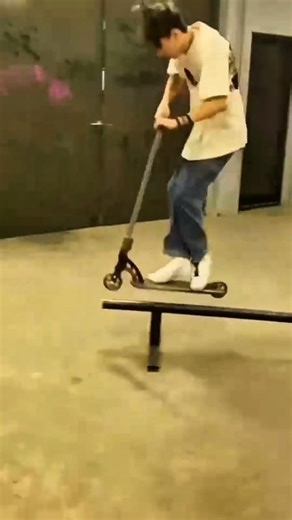 THE CAT WAS STUNNED! 🙀 | Epic Skate & Scooter Fails #shorts