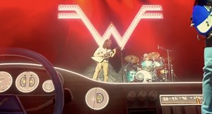 TikToker Who Played “Buddy Holly” Riff Every Day For Three Years Joins Weezer Onstage In Madison
