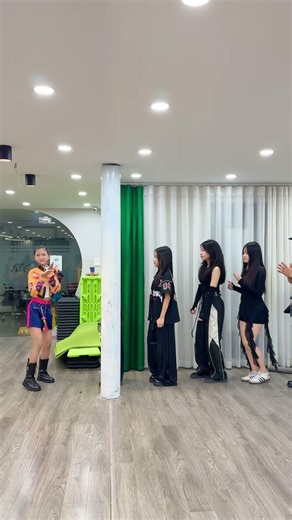 HUNTR/X transformation… let’s go 😎🔥 | Follow Me | Resenha na Laje Hot Tiktok Dance Trend #shorts