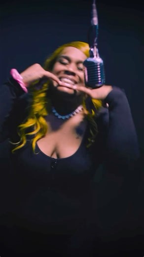 spk🍭 / ladii boii💙 on Instagram: "Forever Paid SPK - Flatline Live Mic Performance 🎶🏥 Out now on all platforms 💃🏾 🎥: @4kfrey_visuals #for3verpaid #thebackendway #explore #femalerap #norcalrap"