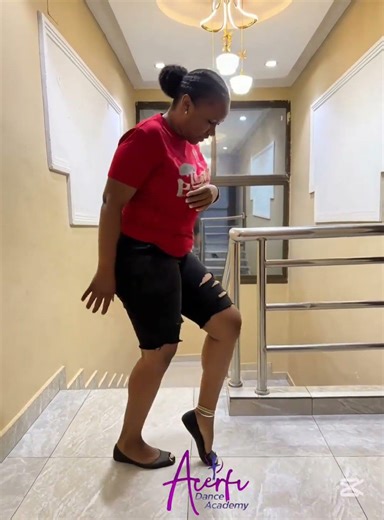 Samantha dancing to Nigerian Afro House 💃🇳🇬 When Yaoundé responds to Lagos | Acerfi Dance Academy...