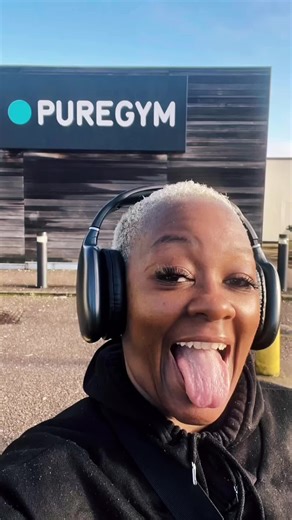 Fab BARBELL & CARDIO session this morning!! Loved it! It's been a while. Put a bit wait on the deadies 🏋🏾‍♀️but have to take it slow 🙄🤣💪🏾 I FECKING LOVE THE GYM 😍😍😍 1% better everyday Let's gooooooo 🚀 • • #barbells #barbellworkout #cardio #workout #fyp