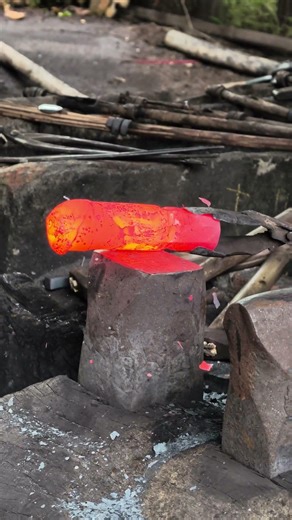 Forging a Hammer – Traditional Blacksmith Process 🔥 #ForgingHammer #Blacksmith #HandForged