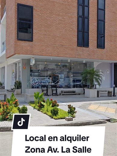 Locales comerciales en alquiler a pasos de la Av. La Salle, cerca a Equipetrol 61 metros Blindex a la calle 2 baños Cocineta Parqueo para visitas Ref. 76014886 #localenalquiler #Equipetrol #oficinasenalquiler #santacruz #PaolaKaiser