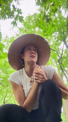 How cool is that tree?! The plant identification app I use is called PictureThis. It’s also great for keeping you on schedule for indoor or outdoor watering. Boop!