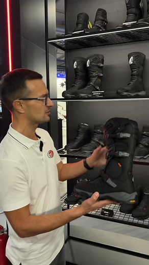 59K views · 321 reactions | Forma Adventure Air Dry  Novinka pro rok 2026 ✔️ Nový vyladěný design ✔️ Perforace pro zvýšení komfortu za teplého počasí ✔️ Voděodolná membrána Drytex ✔️ Vysoce odolná podrážka Vibram ✔️ Lety osvědčené chrániče D3O Jak se ti líbí? Dej nám vědět do komentáře. | Formaboots Česko | Facebook