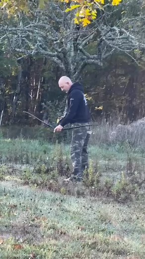 🇩🇪 Sound of the Arrow – Toskana Oben in den Hügeln. Nur der Wind. Die Natur. Mein Shrew Bow. Der Pfeil fliegt – und für einen Moment ist alles still. Der Sound of the Arrow. Das ist mein Leben. www.shrewbows.com #InstinctiveArchery #BodnikStyle #ShrewBow #SoundOfTheArrow #Toskana #BackToNature ⸻ 🇺🇸 Sound of the Arrow – Tuscany Up in the hills. Just the wind. The wild. My Shrew Bow. The arrow flies – and for a moment, everything is quiet. The Sound of the Arrow. This is my life. #InstinctiveA