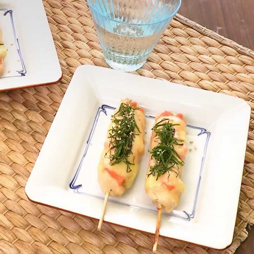 居酒屋さんの気分! ささみのチーズ明太焼き鳥のレシピ動画・作り方 | デリッシュキッチン