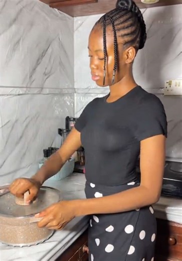 A good day to prepare a client’s order with me 🤭 Don’t forget to send us a DM and let’s help you curate that Valentine’s package or gift for your loved ones 😊 #cheftutu #fyp #mealsbytutu