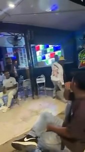 Robocop baila mucho la propia vieja guardia | El emperador Musical