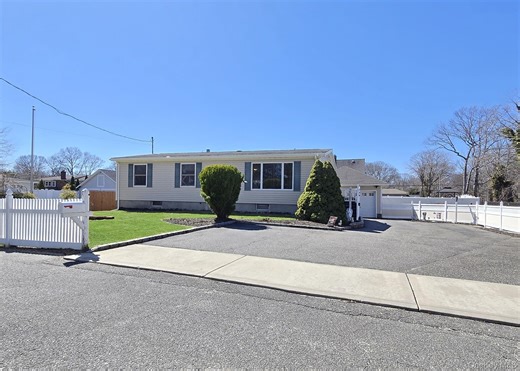 146 Webster Ave, Ronkonkoma, NY 11779 - MLS 974981 - Coldwell Banker