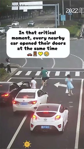 That moment when strangers become heroes 💛#love #kindness #lifeguard #usaus#foryou