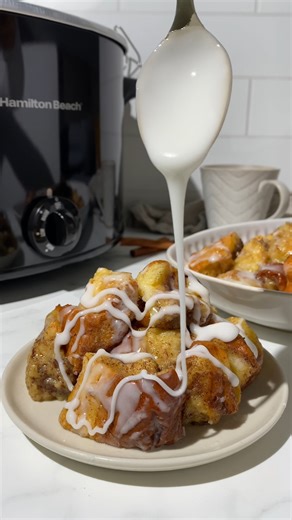 There's nothing like the aroma of fresh bread pudding in your home, especially when it's been simmering in a slow cooker. Get the recipe: https://bit.ly/3X0Jra2 Ingredients 10-12 cups day-old brioche bread 3 cups whole milk 4 eggs 1/2 cup brown sugar 1/4 cup sugar 1/4 cup butter, melted, slightly cooled 2 1/2 teaspoons cinnamon 1 teaspoon vanilla 1/8 teaspoon salt Glaze 3/4 cup powdered sugar 3-4 teaspoons milk 1/2 teaspoon vanilla extract (optional) Directions Remove the lid from a 10-quart slo