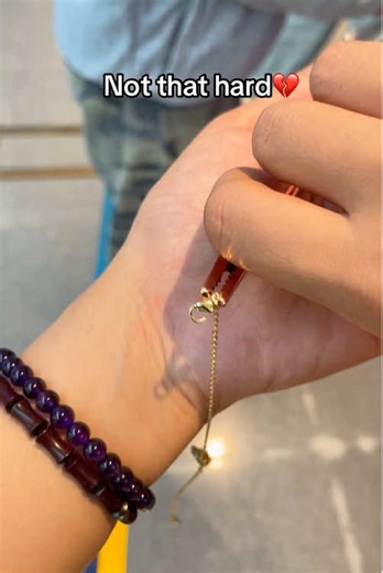 Make Bracelet Fastening Easy with This Tool