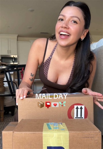 so many fun things in this unboxing 📦💌 do you guys like seeing these types of videos or prefer to see it on my stories? #prunboxing #momcontentcreator #mompr #mailday @BabbleRoo.official @Shop Frida Mom Baby @Wildbird