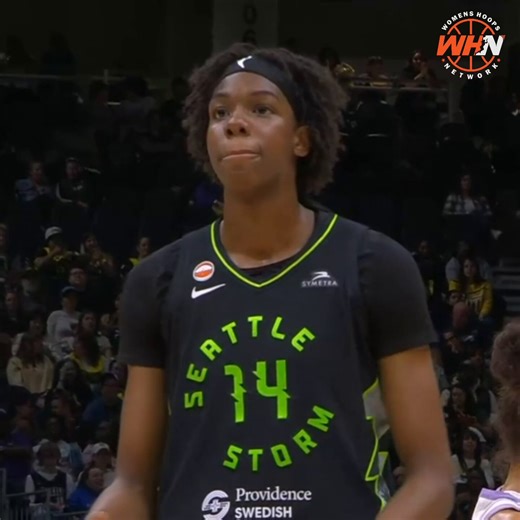 🗣️ 🏀🇫🇷Quand j'ai commencé à m'intéresser à la WNBA, à son lancement donc, une française, Isabelle Fijalkowski, semait la terreur dans les raquettes du championnat. Avec Laure Savasta, elles étaient des pionnières pour l'ensemble du basket français, ne l'oublions jamais. Elles ont ouvert des portes non seulement pour les joueuses, mais aussi pour les joueurs, Tariq Adbul-Wahad arrivant, un an plus tard en NBA.29 ans plus tard, si les Français ont prouvé que notre basket pouvait s'imposer en N