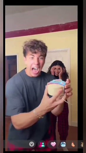 Jenny surprises Angelo on live (@JennyHoyos) Clip credit TT:@angiecornertalk