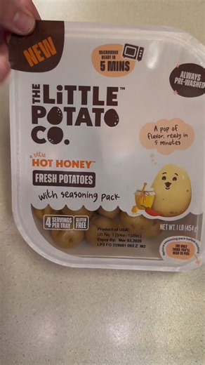Little Potatoes love easy cooking, and our NEW Hot Honey Microwave Kit makes mealtime effortless! 🥔✨ Sweet, spicy, and ready in just 5 minutes—here’s how: 1️⃣ Remove seasoning pack – Peel back the plastic film and take it out. 2️⃣ Microwave – Reseal the film, place the tray in the microwave, and cook on high for 5 minutes. 3️⃣ Let it rest – Give it 2-4 minutes (they’re hot!), then remove the film and stir in the seasoning. 4️⃣ Finish it off (optional) – Add 2 tbsp of butter or oil for extra ric