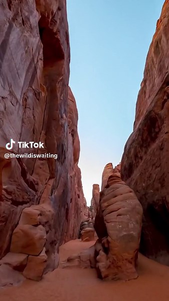Hiking through Sand Dune Arch in Arches National Park, Utah #archesnationalpark #utah #hiking
