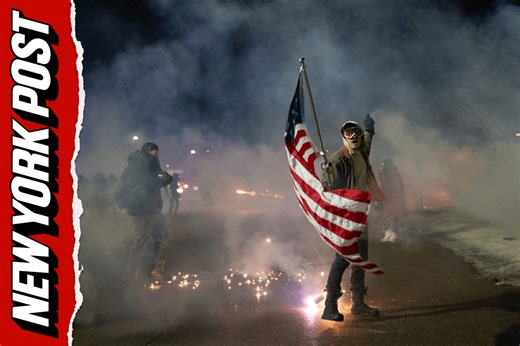 Complete chaos in Minnesota: Anti-ICE protesters try to breach federal building fence