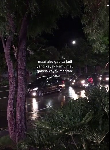 Calm Nighttime Street Scene with Drizzling Effects