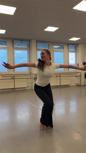 Glam Dance Choreography Practice Inspired by Christina Aguilera