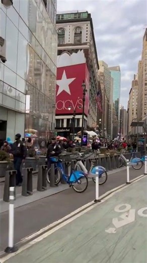 Cycling in Midtown - ‪@EricsNewYork‬