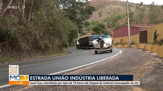 Estrada União Indústria é liberada após acidente com ônibus e caminhão