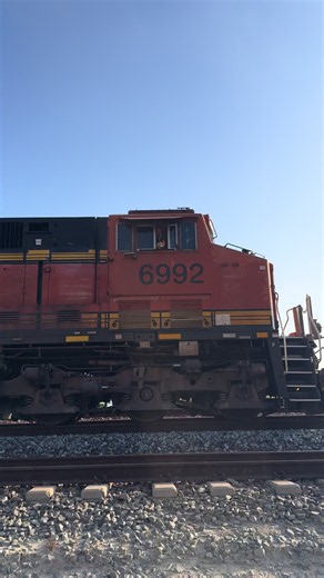 Friendly BNSF conductor with NS Foreign Power rolls thru Yorba Linda #railfanning #train #bnsf #photography #orangecounty