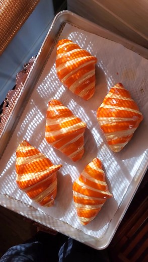 Pumpkin croissants 🎃🥐 full recipe on my ig #baking #fall #pumpkin #pumpkinseason #croissant