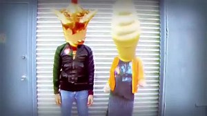 Crystal Castles - Air War（官方MV）