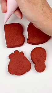 B🎃👻 mini decorated cookies are a must for the kids on Halloween! #boo #decoratedcookies #cookiedecorating #cookiedecoratingvideo #halloweencookies #spookycookies #halloweendesserts #spookyseason #cookievideo #minicookies #wetonwetcookies #pinkhalloween #royalicingcookies Cookie decorating for beginners, Halloween cookie ideas, cute Halloween cookies for kids, how to decorate cookies with royal icing, cookie decorating classes for beginners | Little Penelope's Cookie Boutique, LLC.