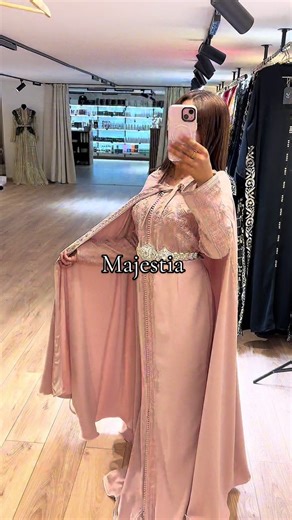 Douceur, élégance…Majestia💕 #pourtoi#caftan#locationcaftan#rose#girly#caftanluxury #caftanrose#modeoriental#caftanelegant #coutureoriental#coutureorientaleook #hautecoutureesse