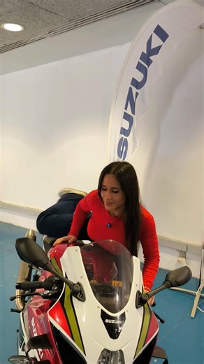 ASÍ LLEGO A LA NUEVA SUZUKI GSX R 1000 R SIENDO BAJITA | NOVEDADES MOTOS DEPORTIVAS 2026