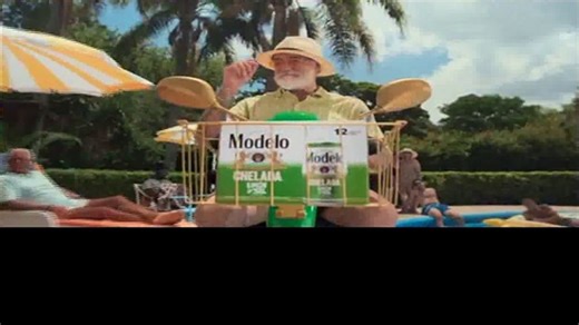 Modelo Chelada Limón y Sal TV Spot, 'Andar con estilo'
