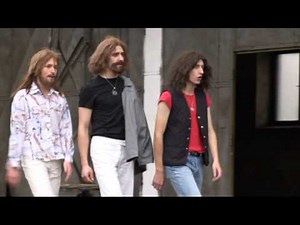 BEE GEES STAYIN´ ALIVE PARODY