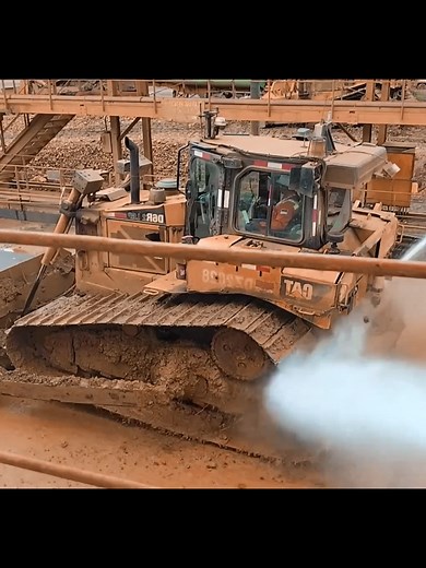 Washing the CAT D6R LPG Bulldozer