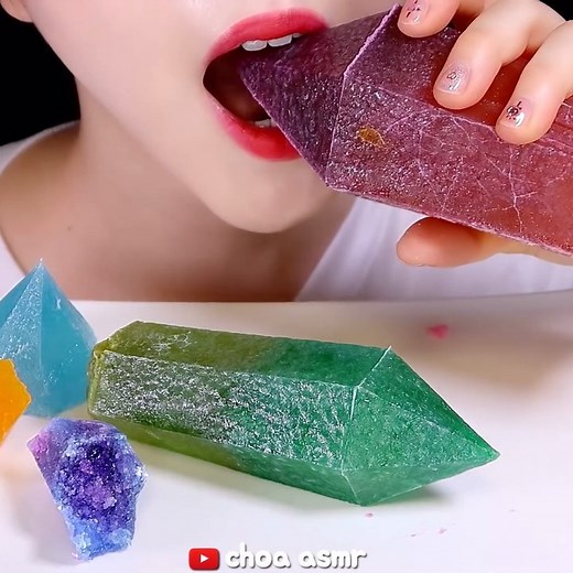 먹방 🍓 on Instagram: "♡ ↳ crystal candy - - - { @choa_asmr } ° 𐐪𐑂 ♡ 𐐪𐑂 ₒ 𐐪𐑂 ♡ 𐐪𐑂 °"