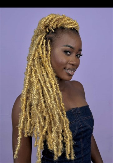 Élevez votre style avec nos locs Vibration #1001/144💜✨. Longueur parfaite, texture sublime et un look qui captive tous les regards✨. #fyp #Vibration #Locs #darlingcongo