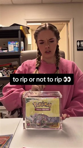 #pokemon #pokemoncards #evolvingskies #moonbreon #boosterbox