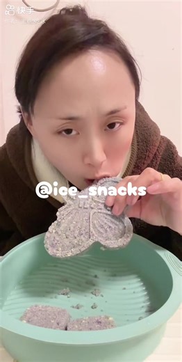 Satisfying Ice Sounds for ASMR Enthusiasts