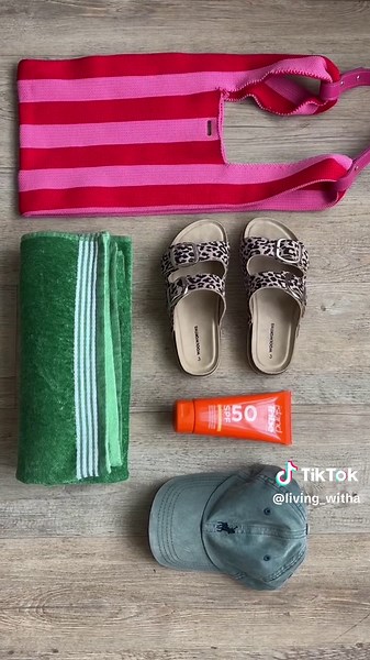 Everything that fits in my Porter shopper 👛✨ I love this bag because it really is so versatile! #portercapetown #fashionfinds #portershopperbag #girlythings #totebag #whatsinmybag #tiktoksouthafrica